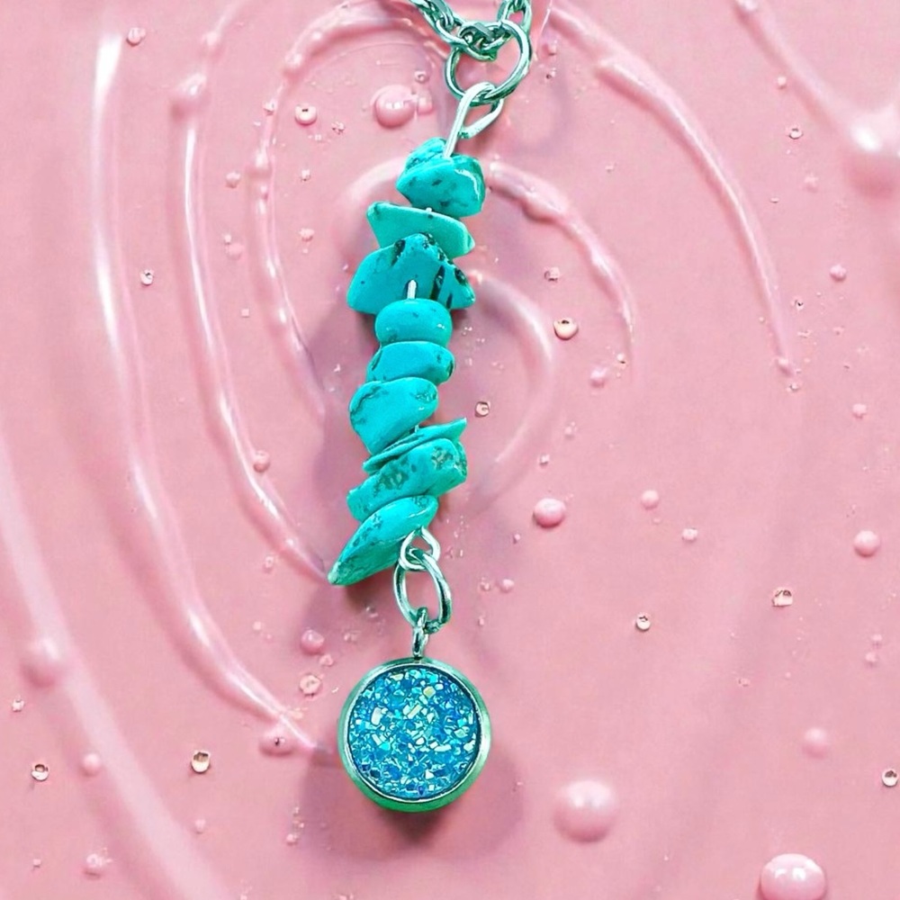 🆕 Turquoise Gemstone and Crystal Pendant Necklace